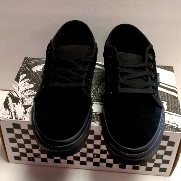 Vans Chukka Low Blackout - Picture 7 of 7